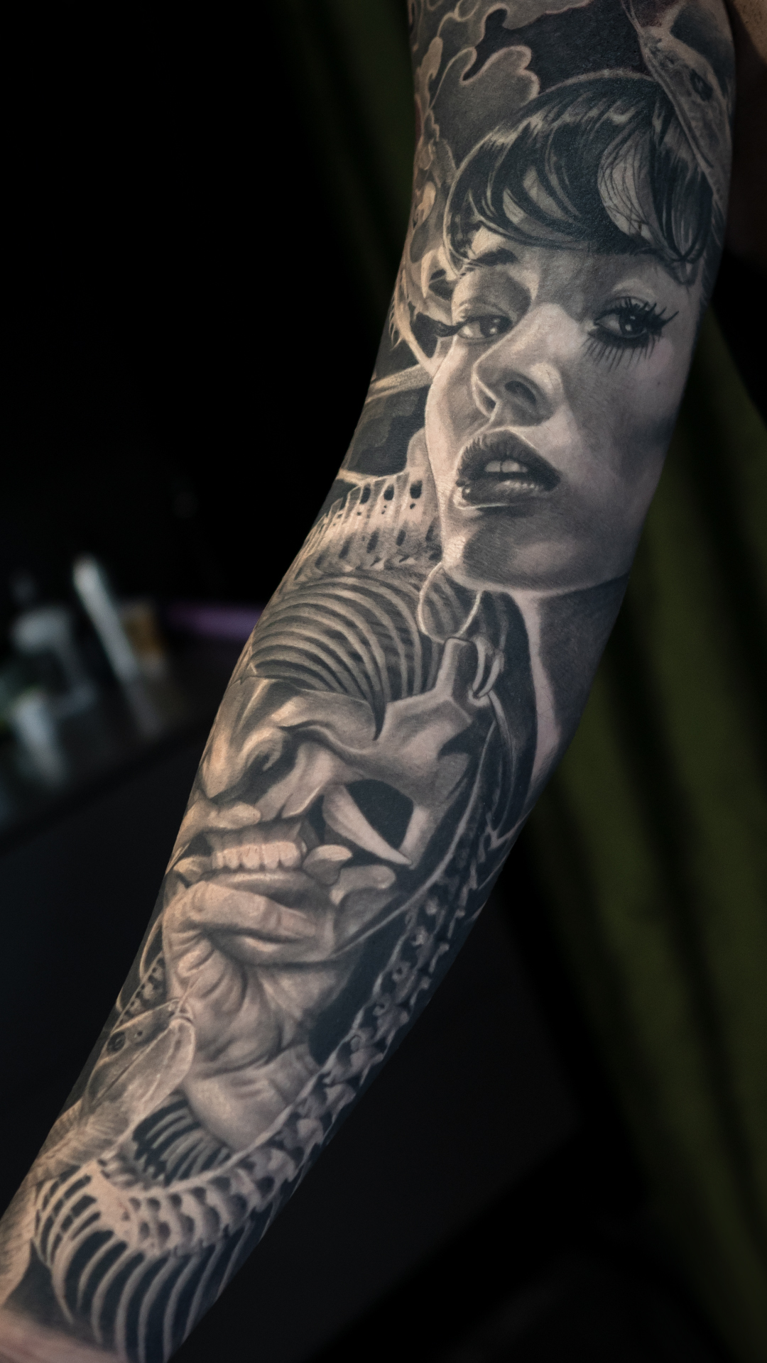 Pin-up & Skeleton — Sleeve