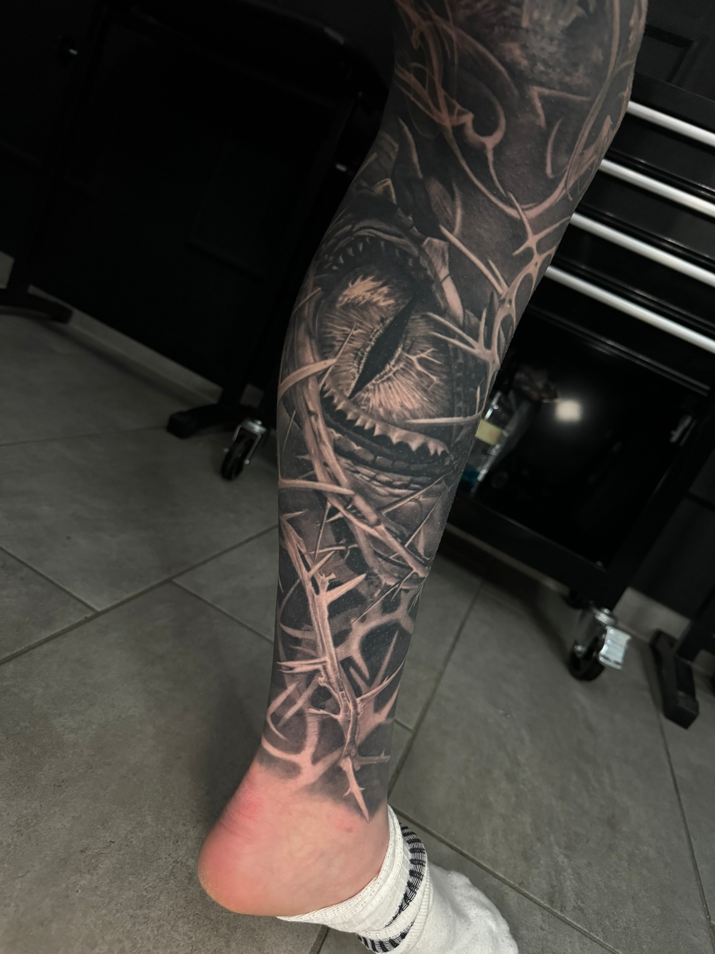Thorned Eye — Leg Sleeve